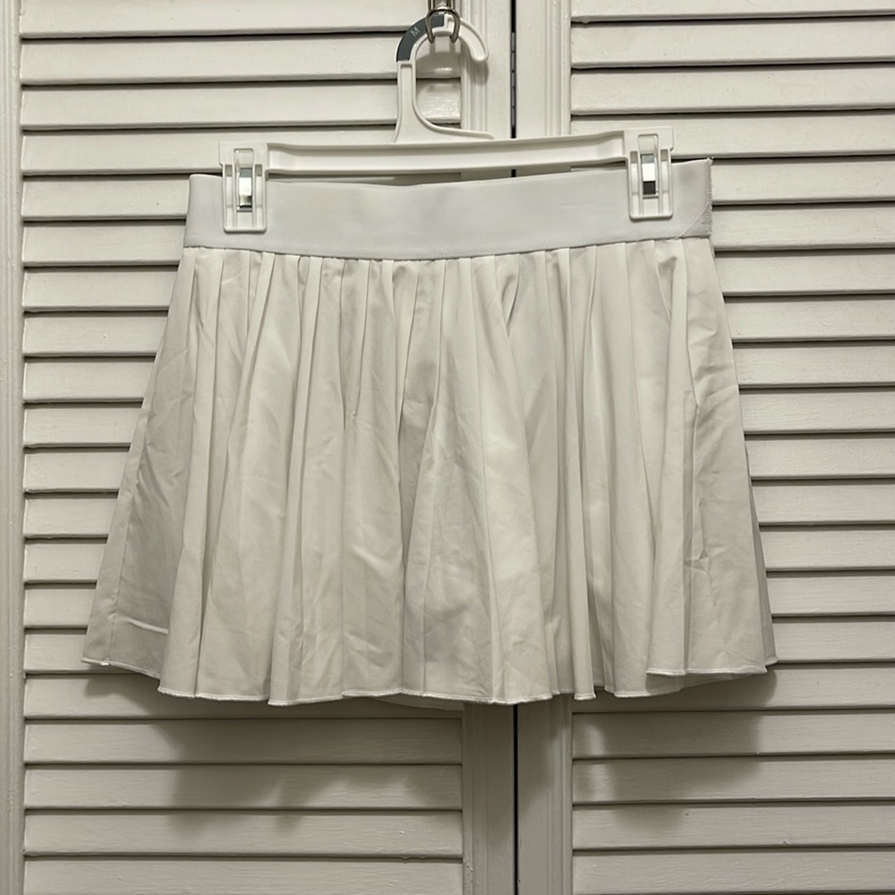 aritzia tennis skort in white